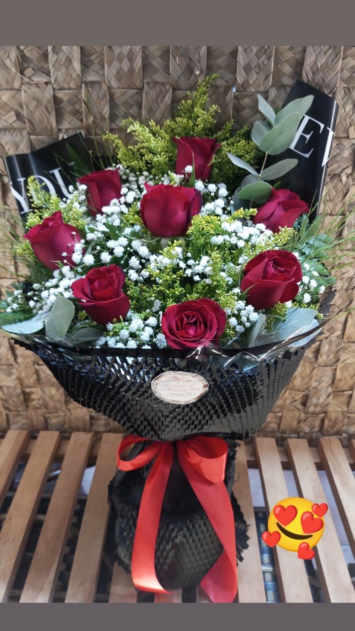 BUQUÊ COM 08 ROSAS