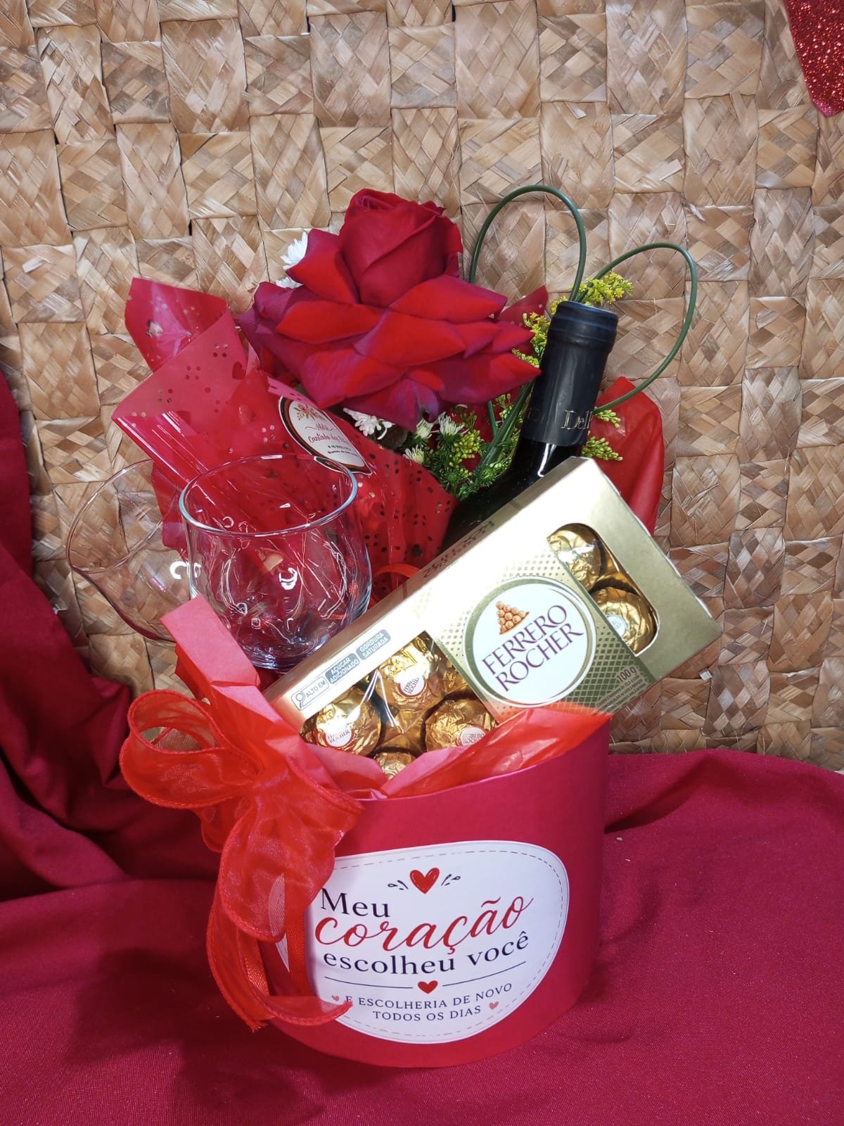 BOX VINHO E FERRERO
