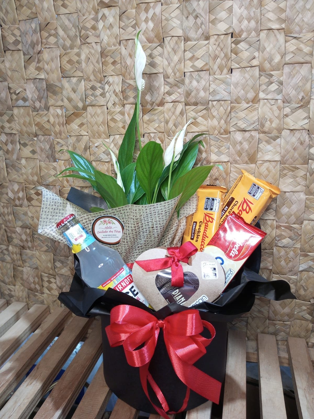BOX PRETA COM LIRIO DA PAZ